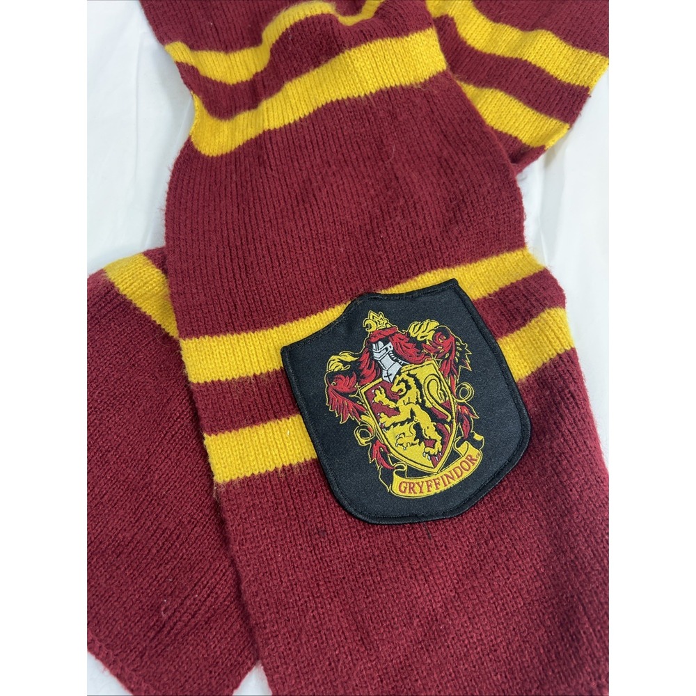 WIZARDING WORLD OF HARRY POTTER GRYFFINDOR KNIT SCARF - Picture 4 of 9